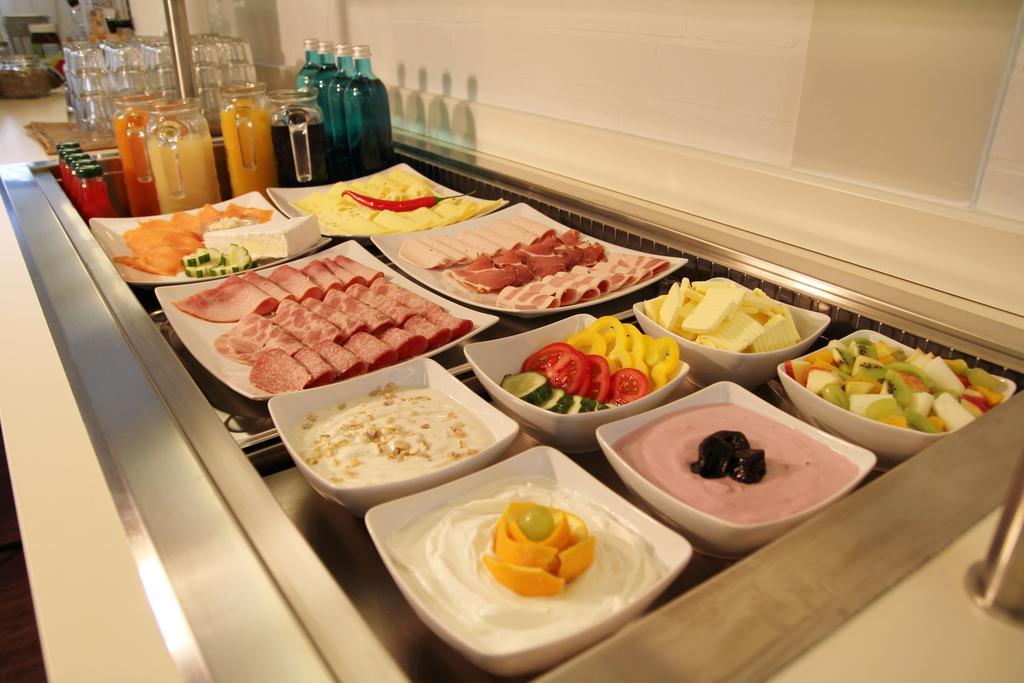 Hotel Knorz Цирндорф Стая снимка