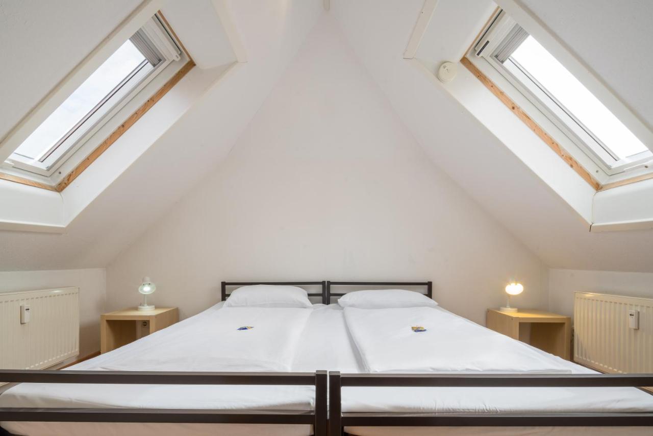 Hotel Knorz Цирндорф Екстериор снимка