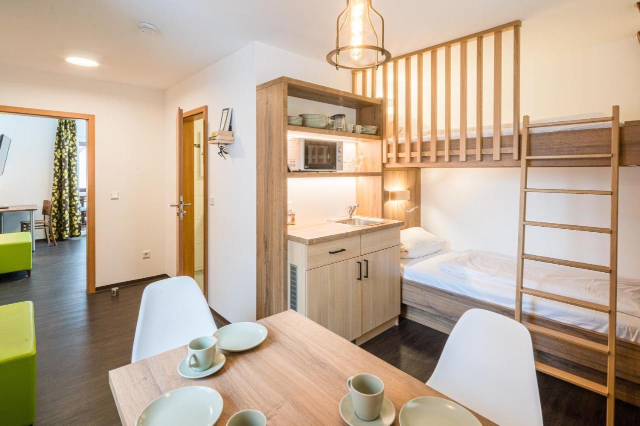 Hotel Knorz Цирндорф Екстериор снимка