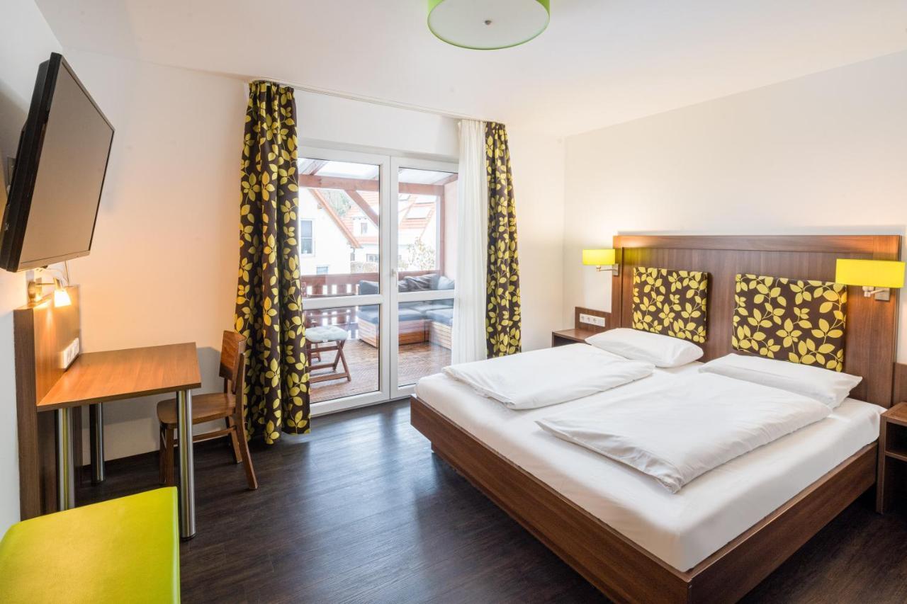 Hotel Knorz Цирндорф Екстериор снимка
