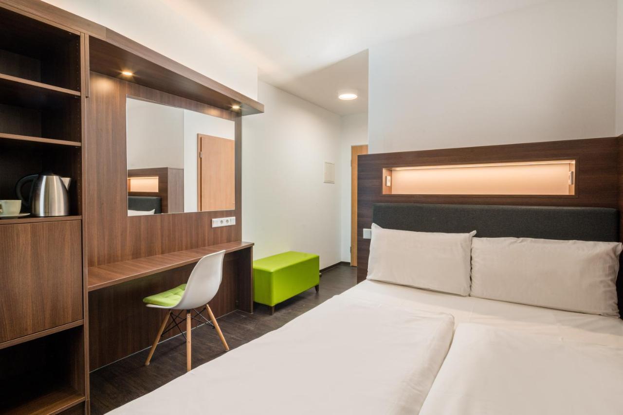 Hotel Knorz Цирндорф Екстериор снимка