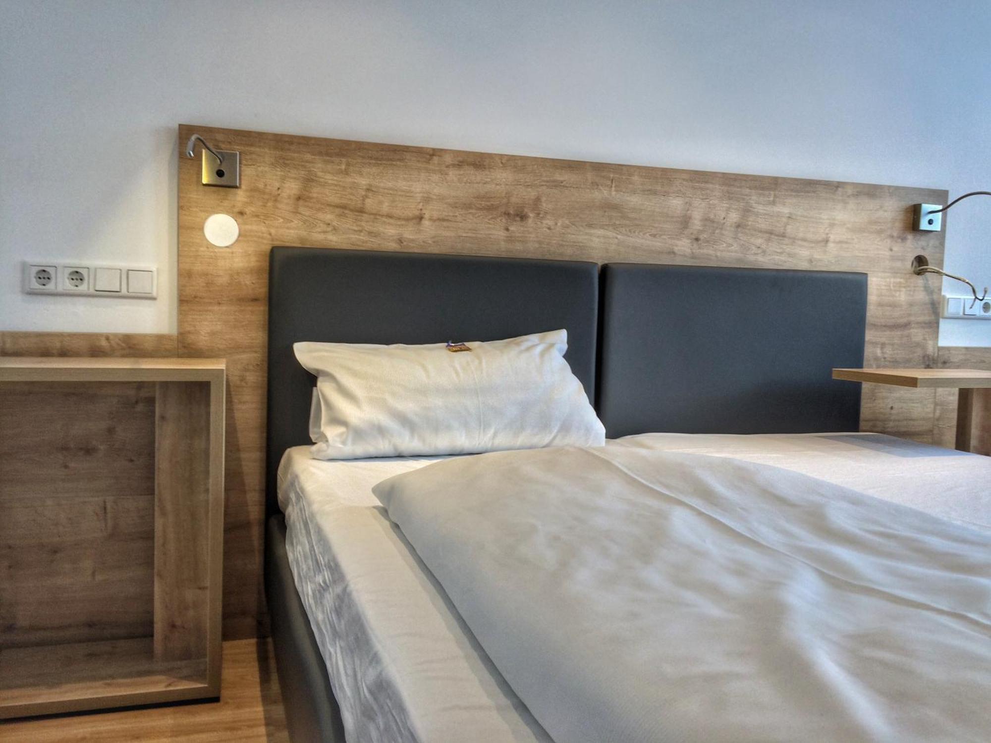 Hotel Knorz Цирндорф Екстериор снимка