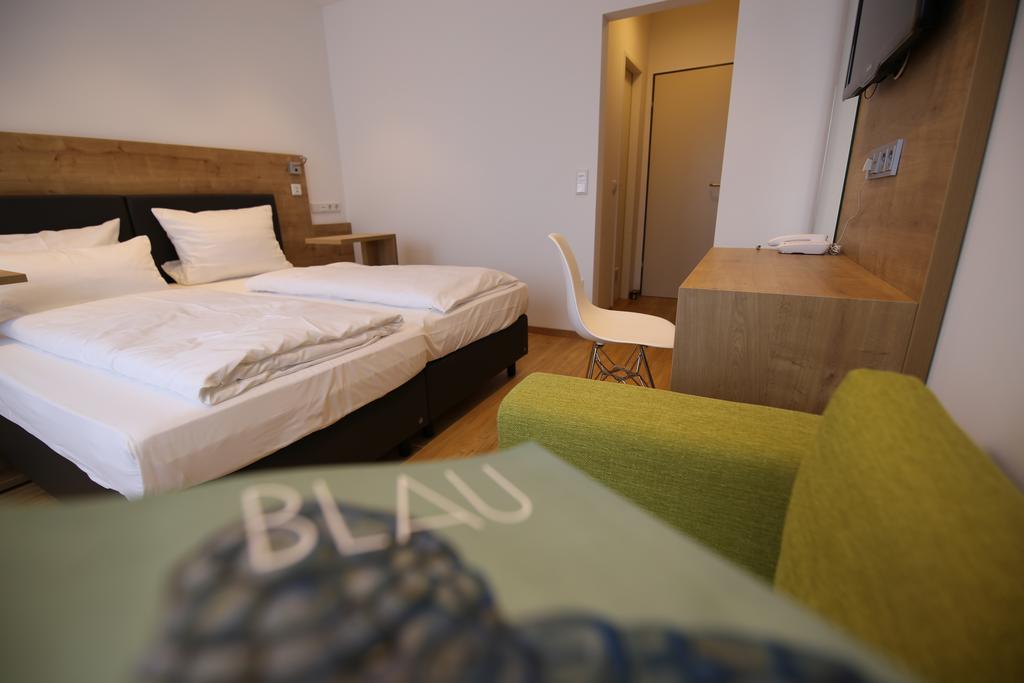 Hotel Knorz Цирндорф Екстериор снимка