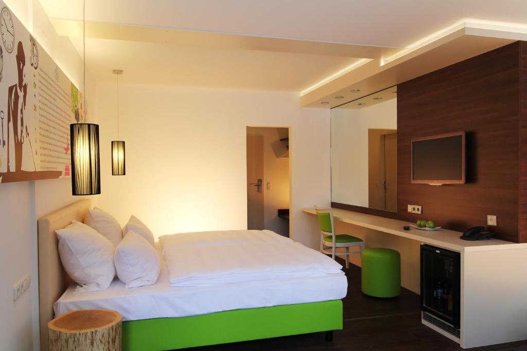 Hotel Knorz Цирндорф Екстериор снимка