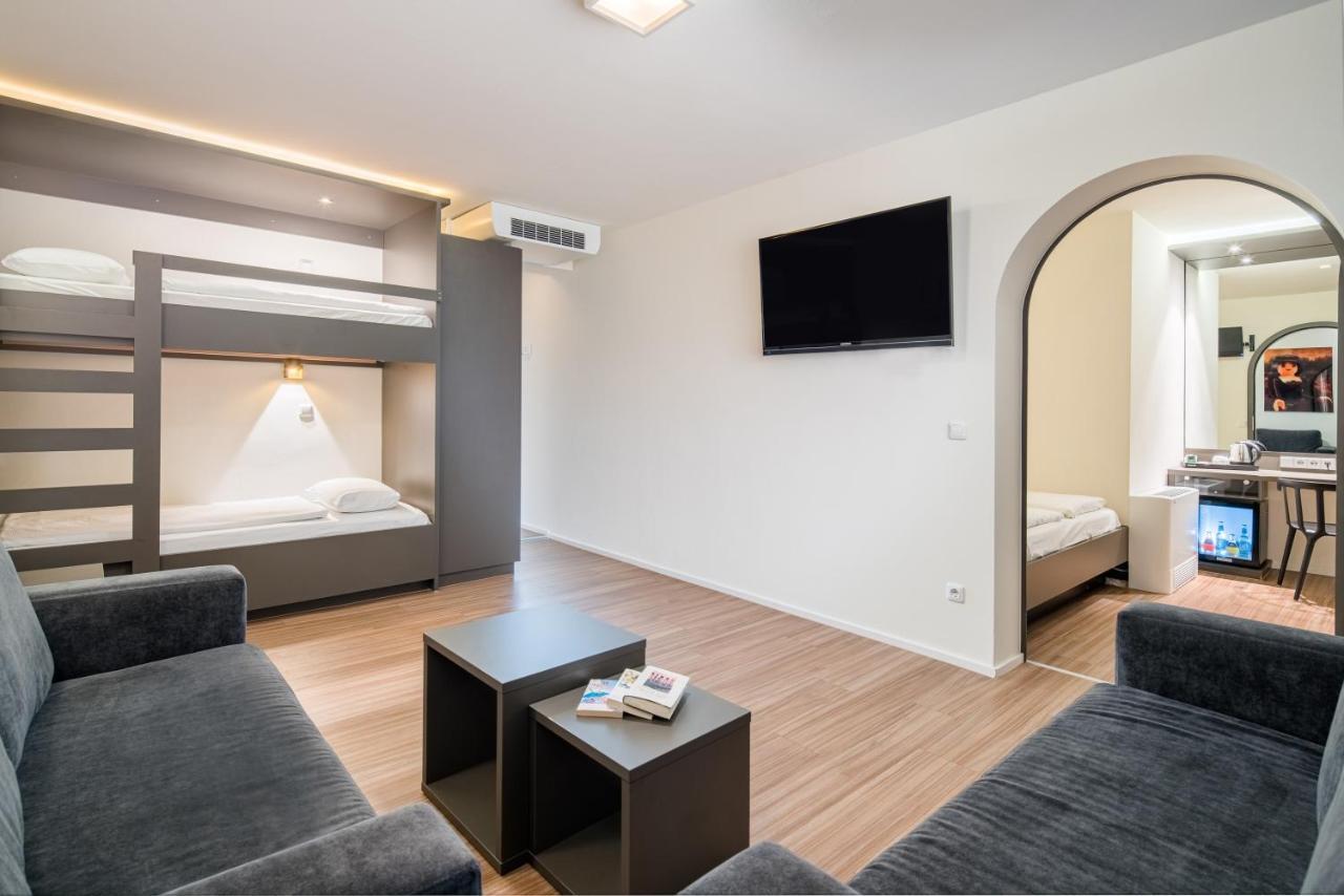 Hotel Knorz Цирндорф Екстериор снимка